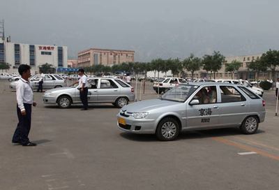 北京海淀駕校采購200臺新愛麗舍兩廂作教練車，提升駕駛培訓(xùn)質(zhì)量